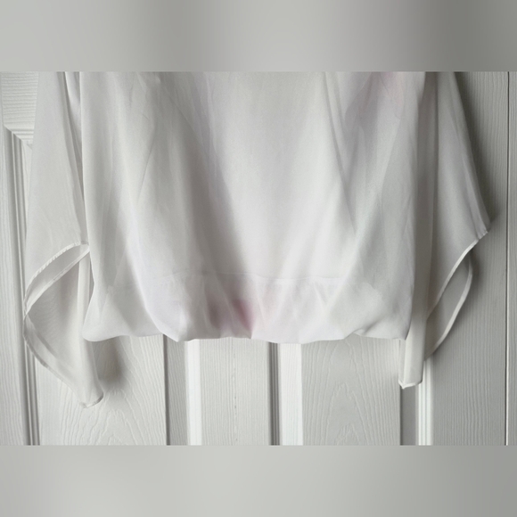 NWOT Alfani White Blouse with Pink Floral Design size MP - Picture 10 of 11